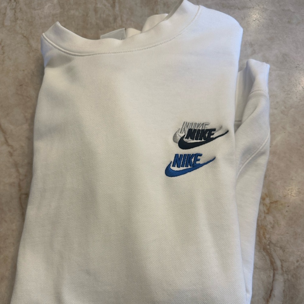 Nike Men’s logo sweatshirt